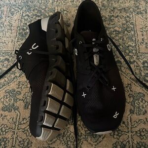 like new men’s On Cloud Cloud X shoes size 10.5
